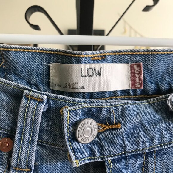 LEVI'S size 8 Stretch Denim 542 Low Rise Cuffed Jean Shorts Y2K - Picture 4 of 4